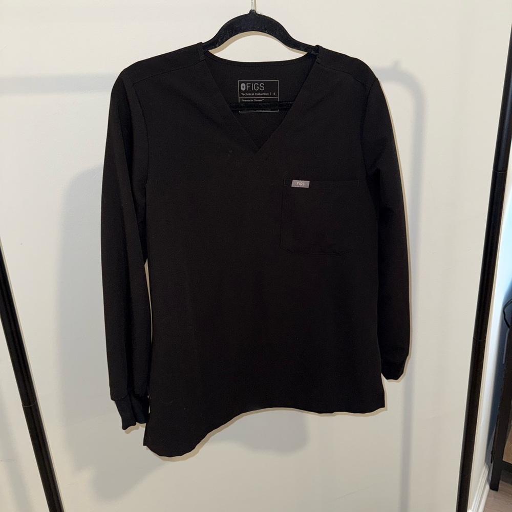 Figs Women’s Black Long sleeve Catarina Scrub Top